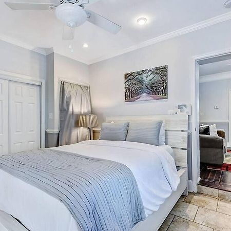 Historic Savannah Gold Private Condo With Pool - 2Bed, 1&Half Bath, Sleeps 6, 1St Floor, 15 Min Walk To Historic Savannah Center And All Attractions Экстерьер фото