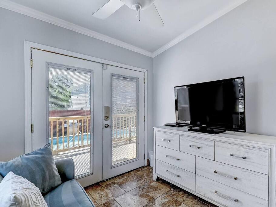 Historic Savannah Gold Private Condo With Pool - 2Bed, 1&Half Bath, Sleeps 6, 1St Floor, 15 Min Walk To Historic Savannah Center And All Attractions Экстерьер фото