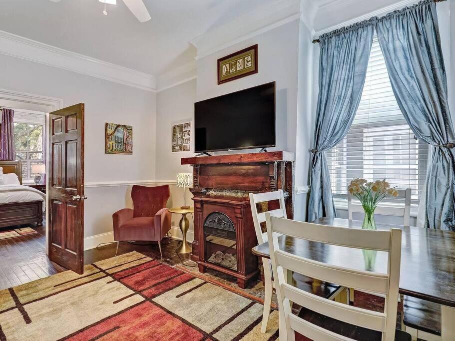Historic Savannah Gold Private Condo With Pool - 2Bed, 1&Half Bath, Sleeps 6, 1St Floor, 15 Min Walk To Historic Savannah Center And All Attractions Экстерьер фото