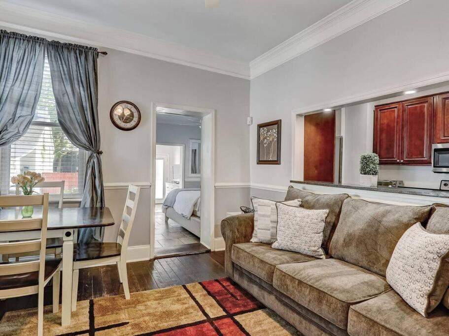 Historic Savannah Gold Private Condo With Pool - 2Bed, 1&Half Bath, Sleeps 6, 1St Floor, 15 Min Walk To Historic Savannah Center And All Attractions Экстерьер фото